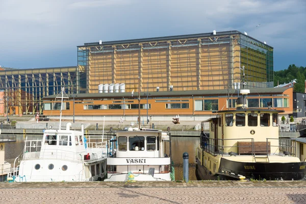 Sibelius Hall (Sibeliustalo) - the largest in Northern Europe, the concert hall and congress hall of wood. View from the port on Lake Vesijarvi — Stock Photo, Image