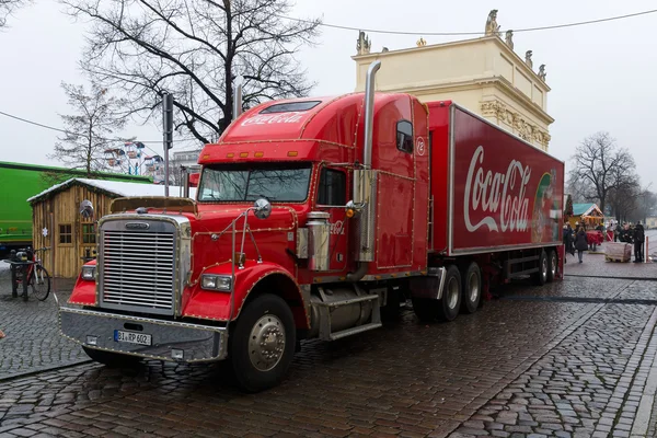 Coca-Cola iconic Christmas truck at "Holidays are coming" at the Christmas market — Stock Photo, Image
