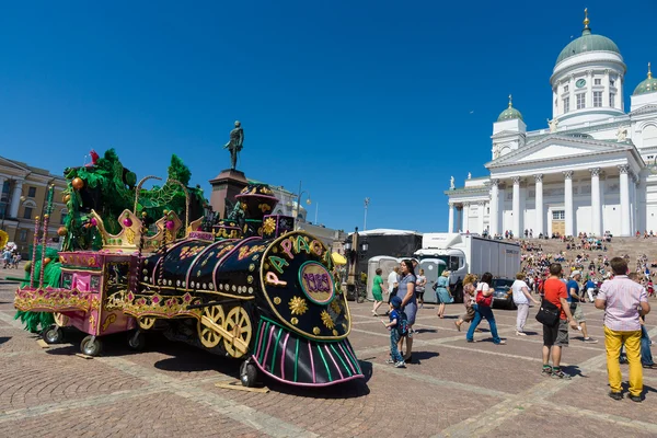 Festival of Latin dances. Decoration for a performance at the Senate square in front of Helsinki Cathedral — Stock Photo, Image