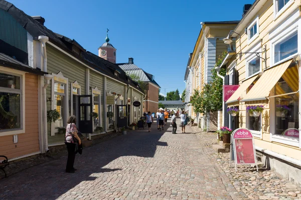 De winkelstraat van de oude stad. Porvoo. Finland — Stockfoto