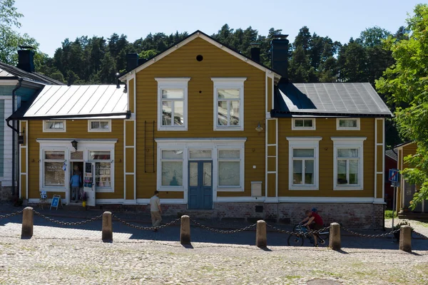 De winkelstraat van de oude stad. Porvoo. Finland — Stockfoto