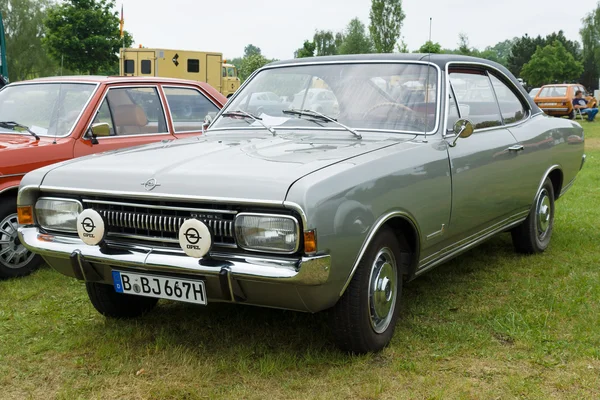 Jedná se o vůz opel commodore — Stock fotografie