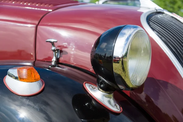 Detail of the front of the Italian compact car Fiat 500 Topolino (1939) — Stock Photo, Image