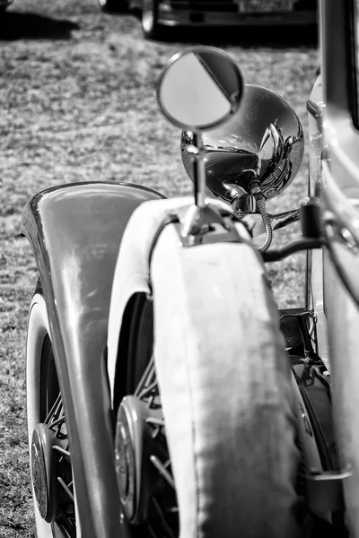 Detalle del coche DeSoto Six Convertible Coupe (Chrysler), blanco y negro —  Fotos de Stock