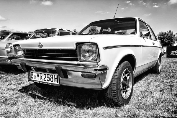 PAAREN IM GLIEN, ALLEMAGNE - 19 MAI : Petite voiture familiale Opel Kadett C Coupe, noir et blanc, The oldtimer show in MAFZ, 19 mai 2013 à Paaren im Glien, Allemagne — Photo