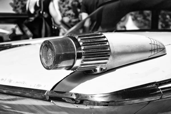 PAAREN IM GLIEN, GERMANY - MAY 19: The rear brake lights Full-size car Plymouth Fury, 1961 (black and white), "The oldtimer show" in MAFZ, May 19, 2013 in Paaren im Glien, Germany — Stock Photo, Image