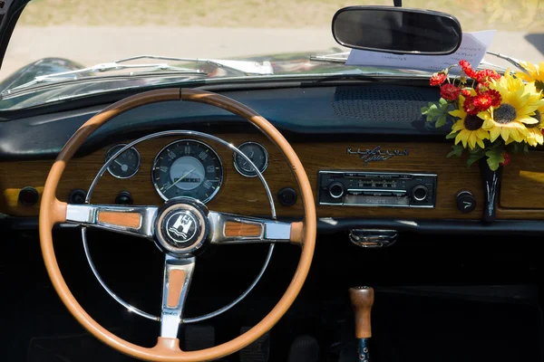 PAAREN IM GLIEN, ALLEMAGNE - 19 MAI : Cabine Volkswagen Karmann Ghia, décapotable, "The oldtimer show" dans MAFZ, 19 mai 2013 à Paaren im Glien, Allemagne — Photo