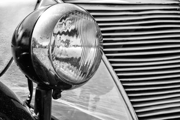Headlamp car Ford Eifel, (black and white) — Stock Photo, Image