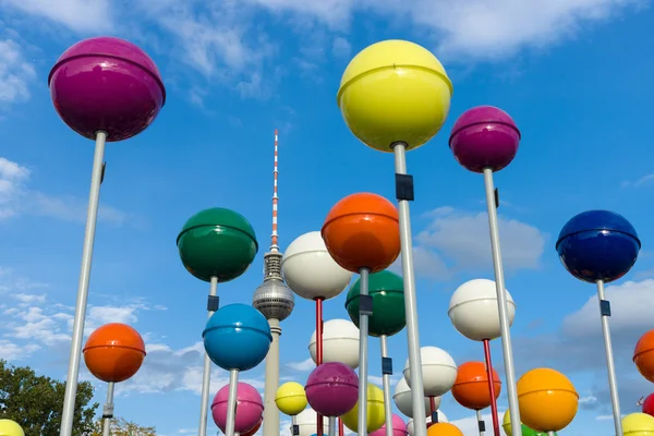 Installation inhabituelle dédiée au 775e anniversaire de la Schlossplatz de Berlin — Photo