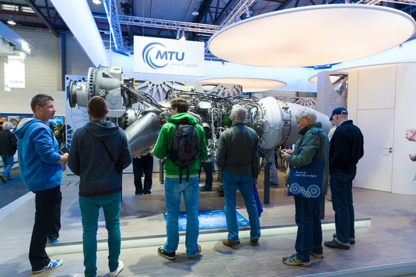 ILA Berlin Air Show 2012. Stand de MTU Aero Engines AG es un fabricante alemán de motores de aeronaves . — Foto de Stock