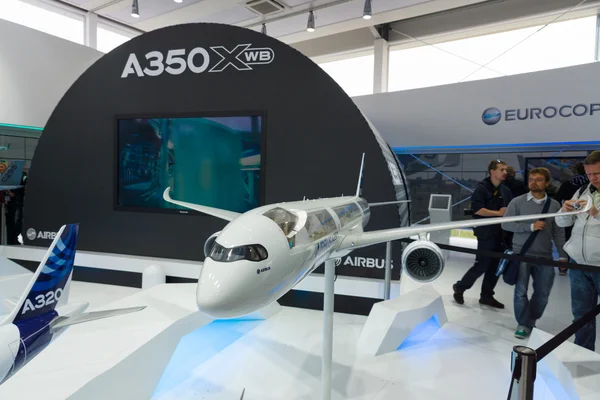 国际法协会柏林航展 2012年。模型飞机空中客车 a350 xwb — 图库照片