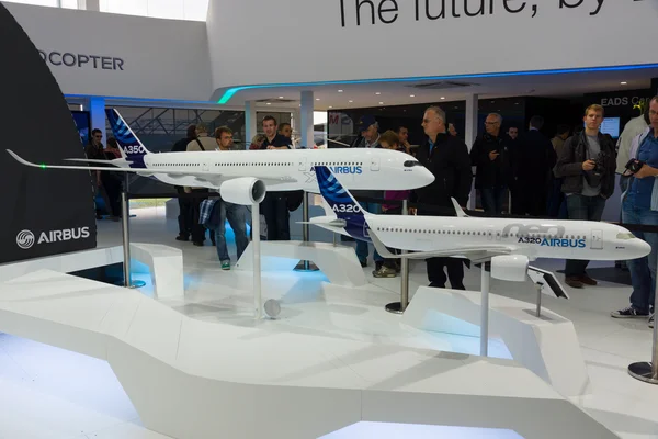 ILA Berlin Air Show 2012. Modelo de aviones Airbus A350 XWB y Airbus 320 — Foto de Stock