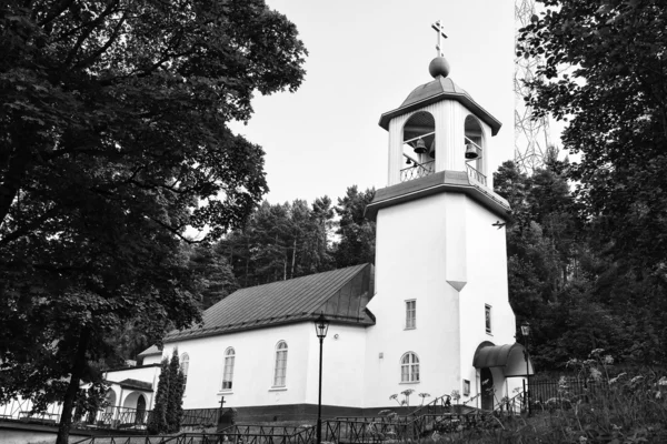 Lahti, Finsko - 10. června: Kostel Nejsvětější trojice. pravoslavná církev (černá a bílá), 10 červen, 2007-2013 v lahti, Finsko — Stock fotografie