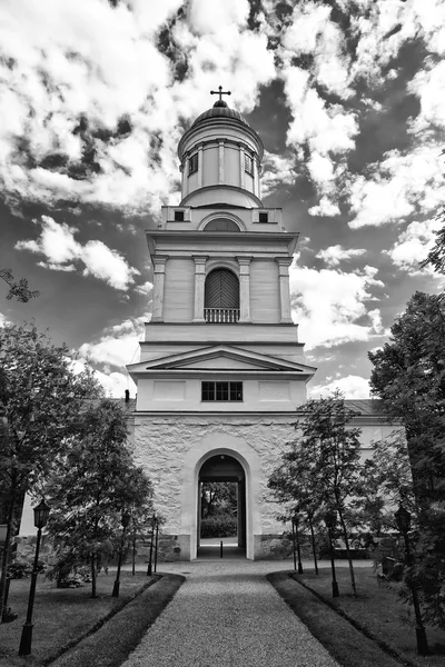 Beffroi de l'église Sainte-Marie à Hollola. Finlande. Noir et blanc . — Photo