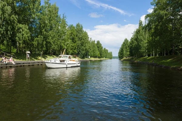 Vaaksy kanaal - een belangrijk transport-kanaal die meer vesijarvi en grootste lake paijanne verbindt — Stockfoto