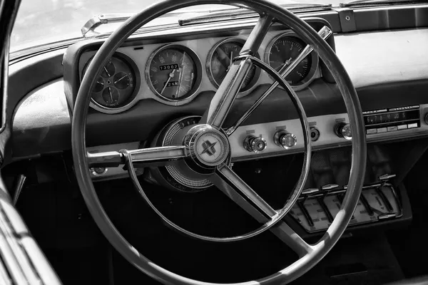 PAAREN IM GLIEN, GERMANY - MAY 19: Cab Lincoln Continental Mark II, black and white, "The oldtimer show" in MAFZ, May 19, 2013 in Paaren im Glien, Germany — Stock Photo, Image