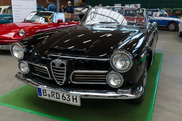 Coche de lujo Alfa Romeo 2600 Spider — Foto de Stock