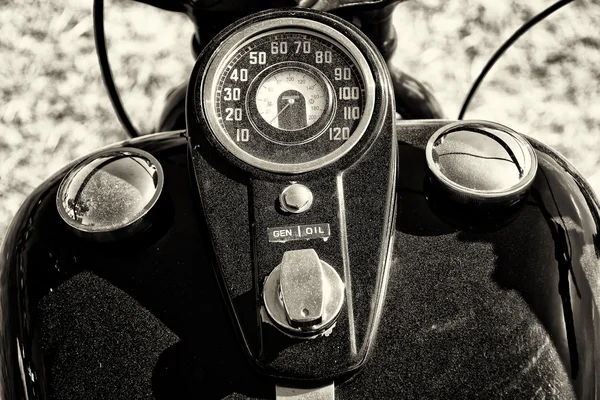 The dashboard and fuel tank motorcycle Harley Davidson, black and white — Stock Photo, Image