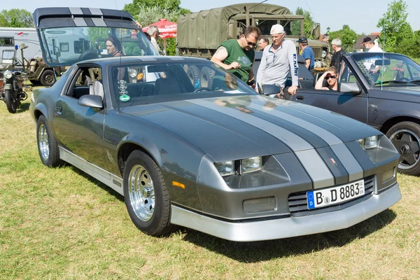 Un coche deportivo Chevrolet Camaro Z28 (tercera generación ) —  Fotos de Stock