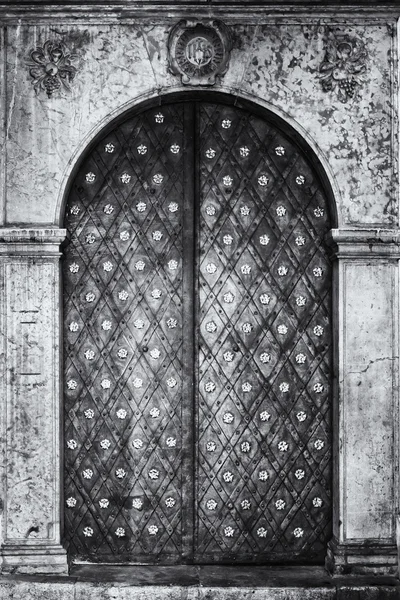Ancient gate in the historic center of Prague. Black and white. Stylized film — Stock Photo, Image