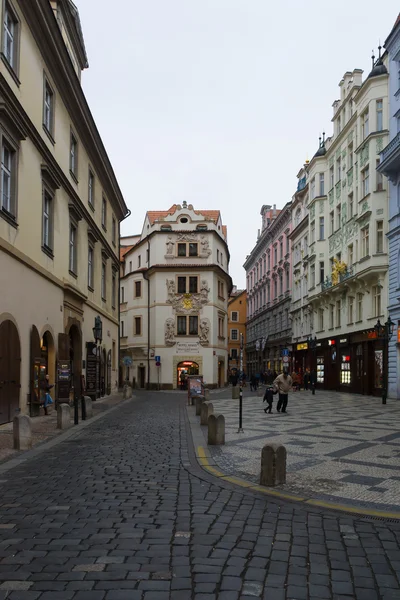 Las calles de la antigua Praga. Tienda de recuerdos — Foto de Stock