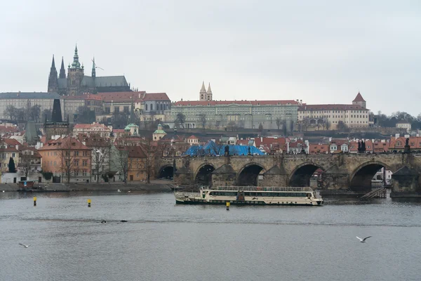 View of old Prague, Charles Bridge and St. Vitus Cathedral — Stock Photo, Image