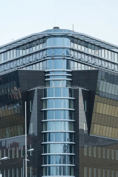 Detalj av en modern kontorsbyggnad "spree-eck" i centrera av berlin — Stockfoto