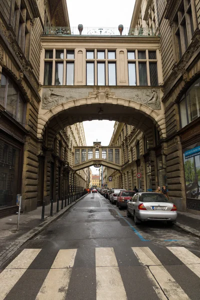 De straten van het historische centrum van nieuwe stad van Praag. — Stockfoto