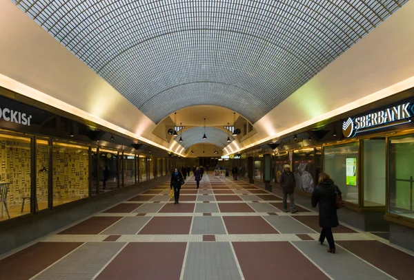 Moderna una galería comercial conecta la Ciudad Nueva y la Ciudad Vieja de Praga — Foto de Stock