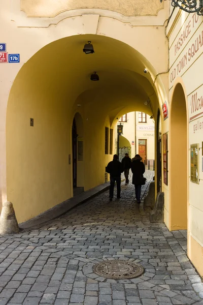 Le stradine del centro storico della Città Vecchia di Praga . — Foto Stock