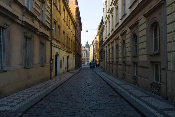 De straten van het historische centrum van nieuwe stad van Praag. — Stockfoto