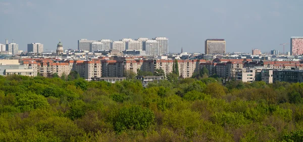 Residential buildings in the center of Berlin. Bird's-eye view. In the foreground Tiergarten Park — Stock Photo, Image