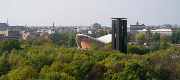 La Haus der Kulturen der Welt (Casa delle Culture del Mondo). Vista a volo d'uccello. In primo piano Tiergarten Park . — Foto Stock