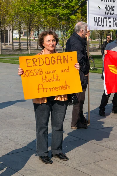 Protest near the residence of the Chancellor of the recognition of the Armenian Genocide by Turkey in the early 20th century in the Ottoman Empire — Stock Photo, Image