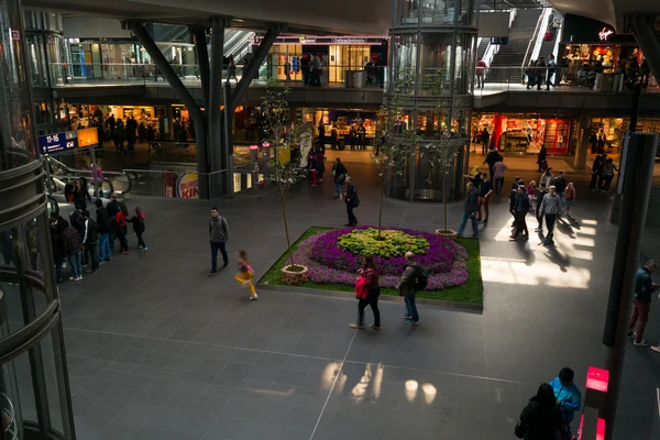 在柏林中央车站的乘客 — 图库照片