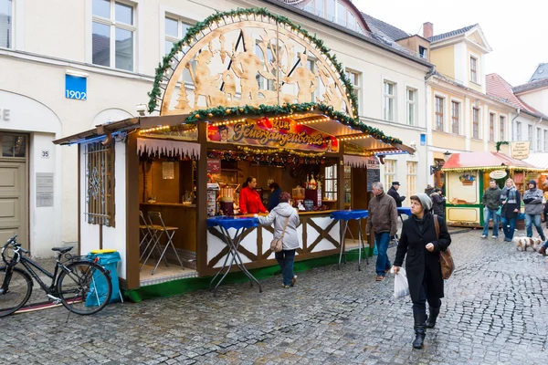 Traditionele kerstmarkt in de oude stad van potsdam. — Stockfoto