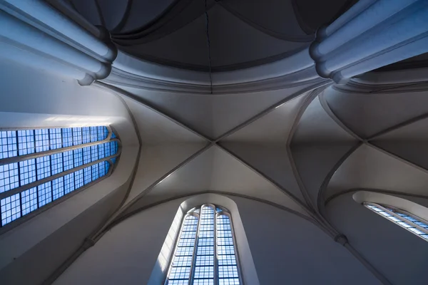 Plafond coving in de gotische stijl, st. mary's church (marienkirche) op alexanderplatz. — Stockfoto