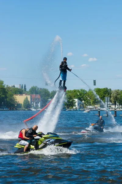 Demonstration performance at Flyboard. 2nd Berlin water sports festival in Gruenau. — Stock Photo, Image