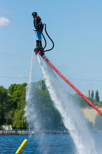 Demonstration performance at Flyboard. 2nd Berlin water sports festival in Gruenau. — Stock Photo, Image