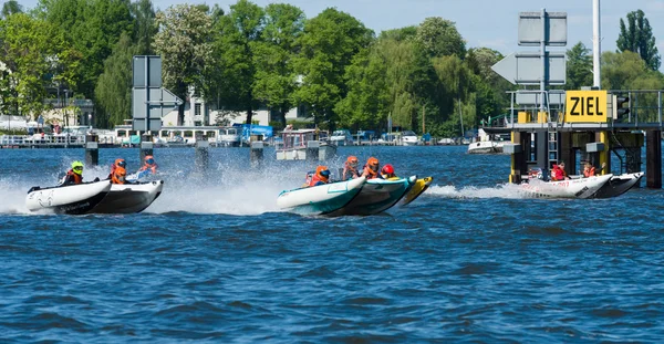 Demonstratie rijdt op speedboten. 2de Berlijn water sport festival in gruenau — Stockfoto