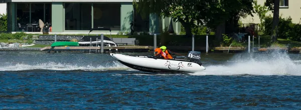 Demonstration rides on speedboats. 2nd Berlin water sports festival in Gruenau — Stock Photo, Image