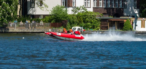 Giro dimostrativo su motoscafi. Secondo festival degli sport acquatici di Berlino a Gruenau — Foto Stock