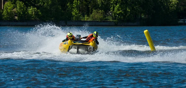 Giro dimostrativo su motoscafi. Secondo festival degli sport acquatici di Berlino a Gruenau — Foto Stock