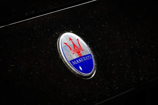 Maserati carro capuz ornamento — Fotografia de Stock