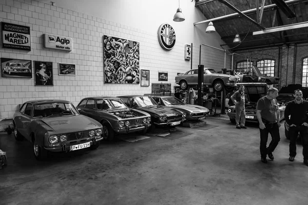 Restauratie atelier van Italiaanse auto 's — Stockfoto