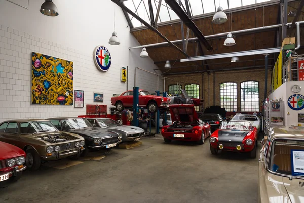 Restaurátorské dílny italských automobilů — Stock fotografie