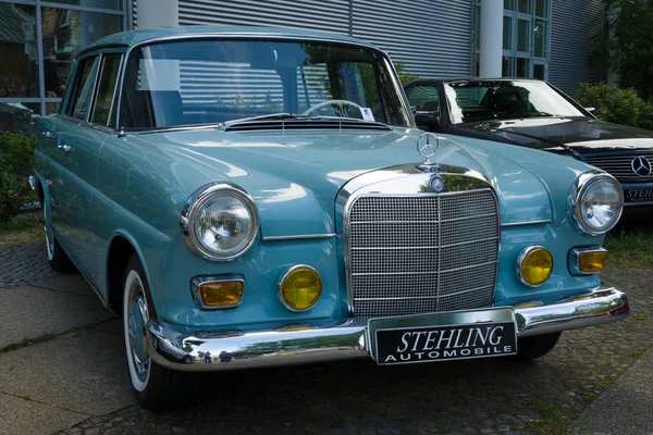 Executive car Mercedes-Benz — Stock Photo, Image