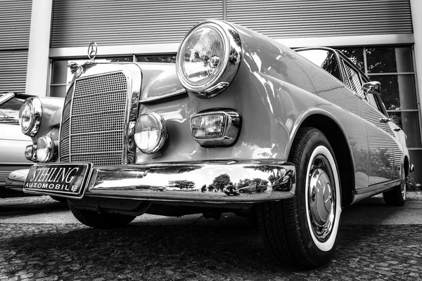 Mercedes-Benz — стоковое фото