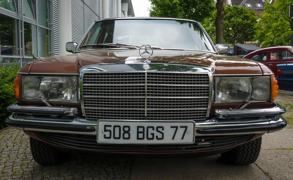 Carro Mercedes-Benz — Fotografia de Stock