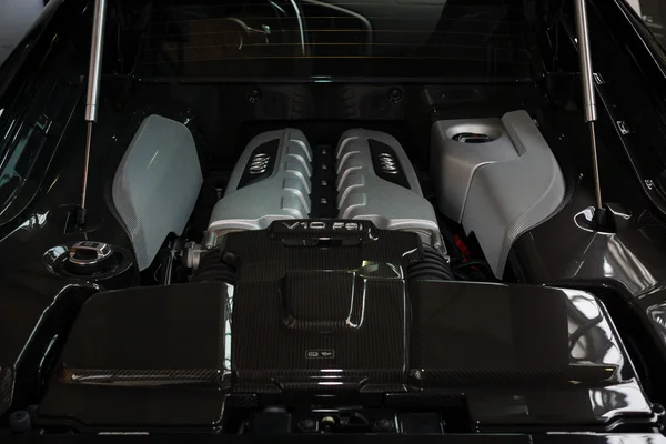 車アウディ R8 エンジン — ストック写真